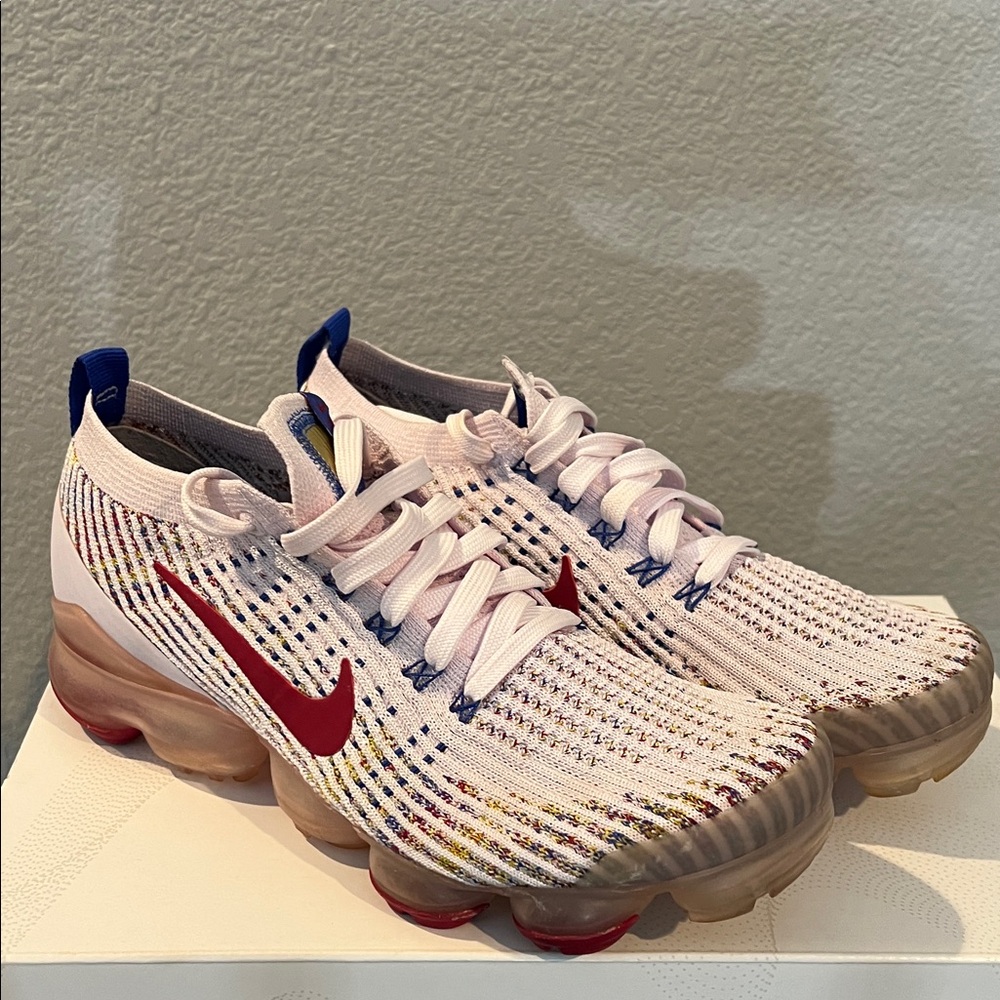 Women’s Nike multicolor pink and burgundy Flyknit Sneakers